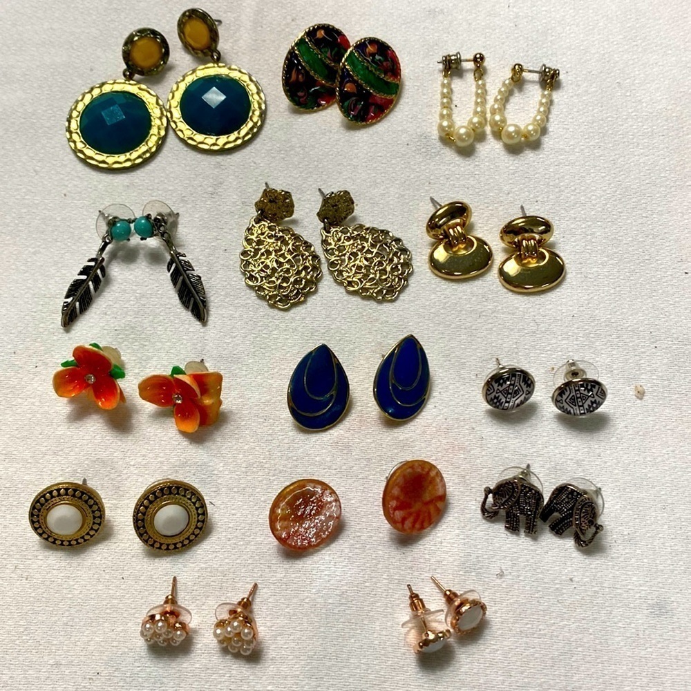 Lot of 14 Post Earrings (BQ)